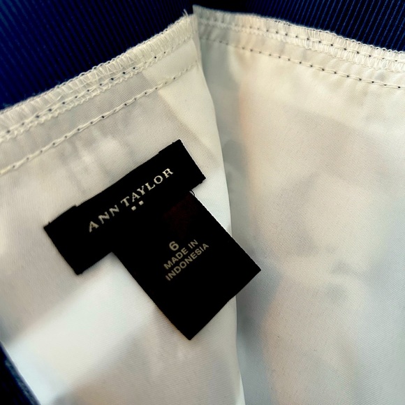 Ann Taylor blue and white skirt. Excellent condition - Picture 3 of 3
